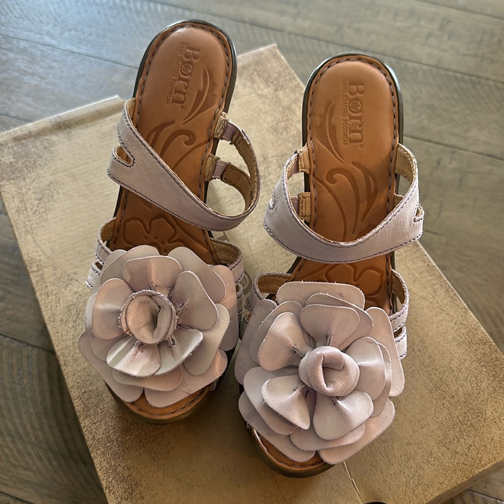 Super adorable Born purple flower Sandals 💜🌸